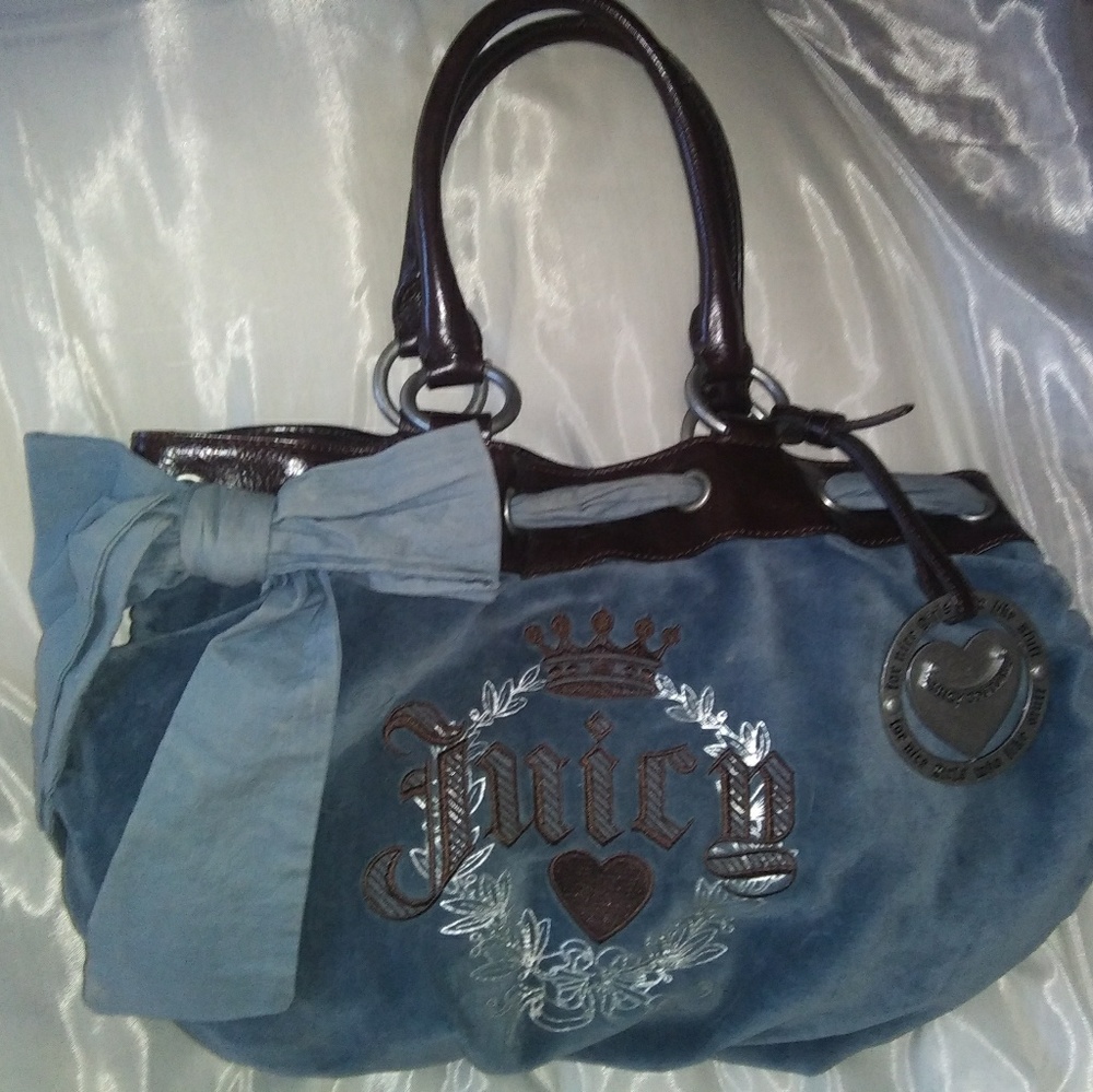 Authentic Juicy Couitor valure purse.